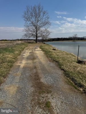 Exterior, Lake
