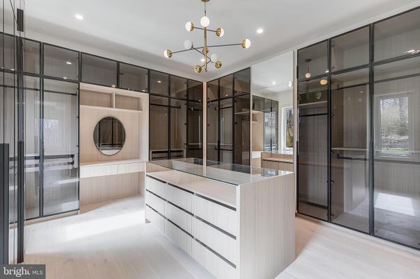 Interior, Pendant Lights, Recessed Lighting, Walk-in Closets, Wood Texture Flooring