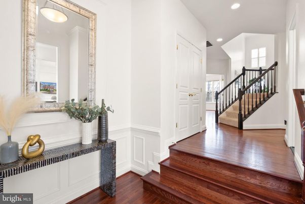 Interior, Pendant Lights, Recessed Lighting, Wood Texture Flooring