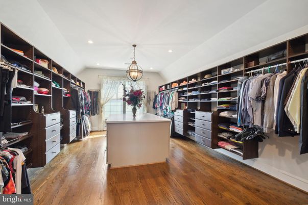 Interior, Pendant Lights, Recessed Lighting, Walk-in Closets, Wood Texture Flooring