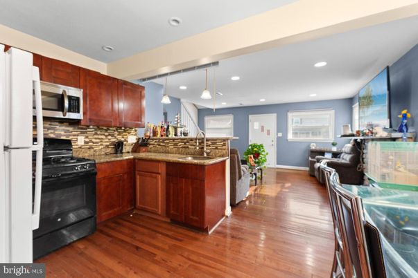 Interior, Kitchen, Living room, Pendant Lights, Recessed Lighting, Wood Texture Flooring