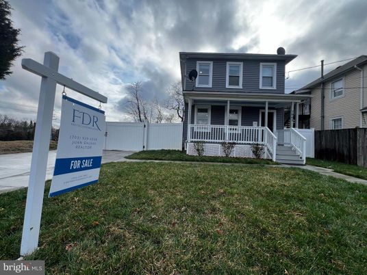 Backyard, Exterior, Facade, American Foursquare
