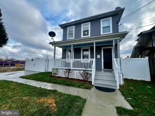Exterior, Facade, American Foursquare