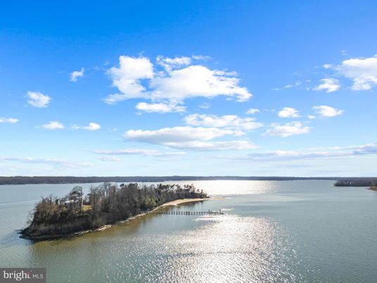 Exterior, Lake