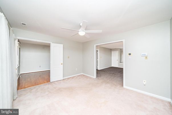 Empty room, Interior