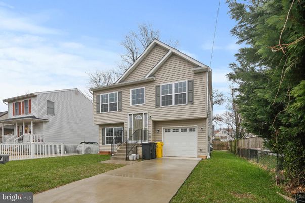 Attached, Exterior, Facade, Raised Ranch