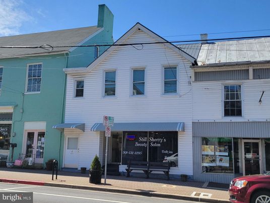 Exterior, Facade, Rowhouse