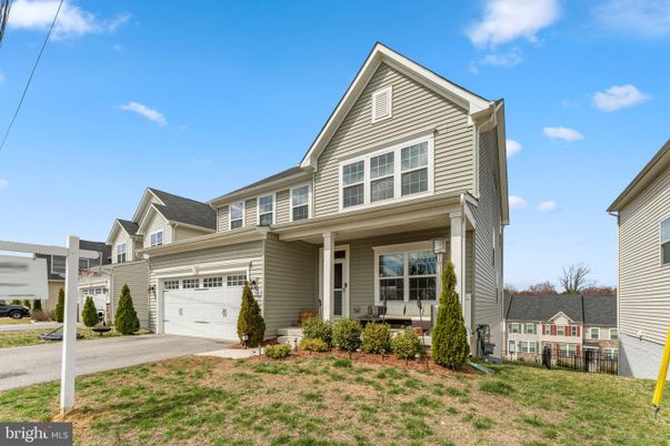 Attached, Exterior, Facade, Farmhouse