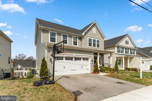 Attached, Exterior, Facade, Farmhouse