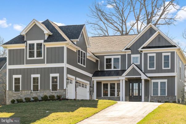 Attached, Exterior, Facade, Farmhouse