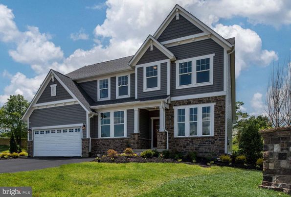 Attached, Exterior, Facade, American Craftsman