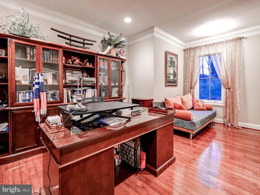 Home Office, Interior, Recessed Lighting, Wood Texture Flooring