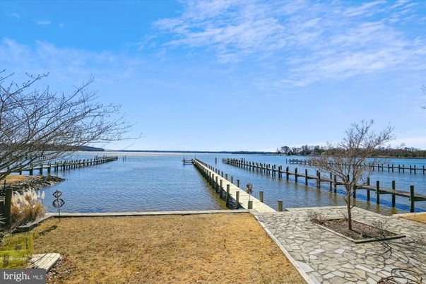 Exterior, Lake