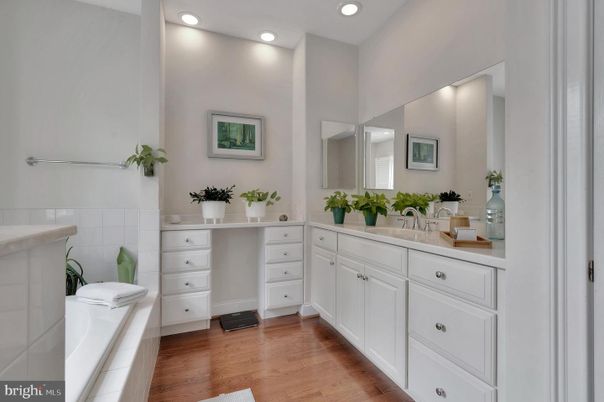 Bathroom, Interior, Recessed Lighting, Wood Texture Flooring