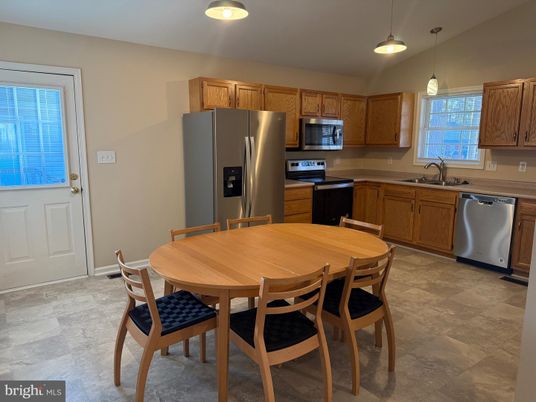 Dining room, Interior, Kitchen, Pendant Lights, Stainless Steel Appliances