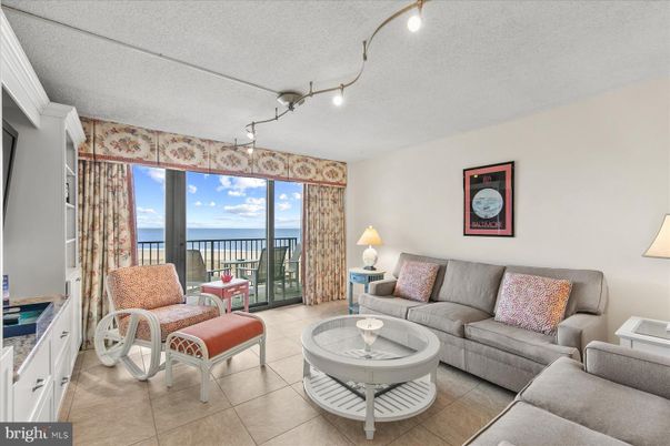 Interior, Living room, Water