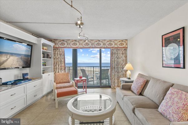 Interior, Living room, Water