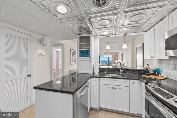 Interior, Kitchen, Pendant Lights, Stainless Steel Appliances