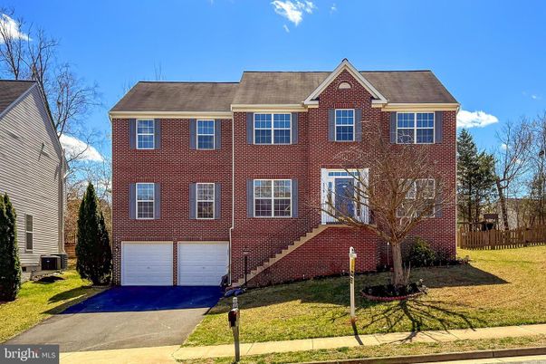 Attached, Exterior, Facade, Brick Facade, Georgian