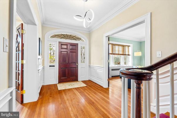 Interior, Pendant Lights, Wood Texture Flooring