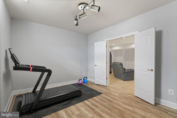 Fitness Equipment, Interior, Recessed Lighting, Wood Texture Flooring