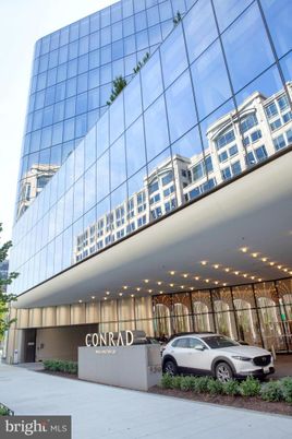 Exterior, Facade, Highrise
