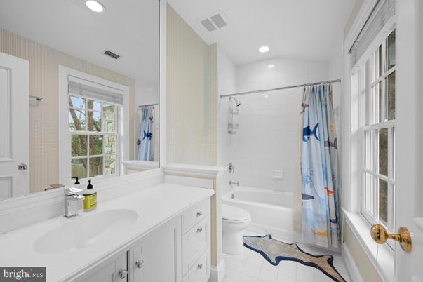 Bathroom, Dual Sink Vanities, Interior, Recessed Lighting