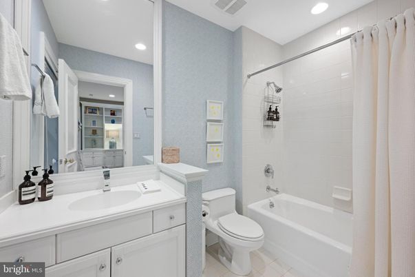 Bathroom, Interior, Recessed Lighting