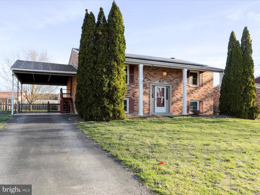 Backyard, Exterior, Facade, Brick Facade, Georgian