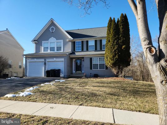 Attached, Exterior, Facade, Farmhouse