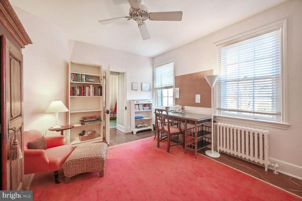 Home Office, Interior