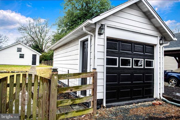 Detached Garage, Exterior