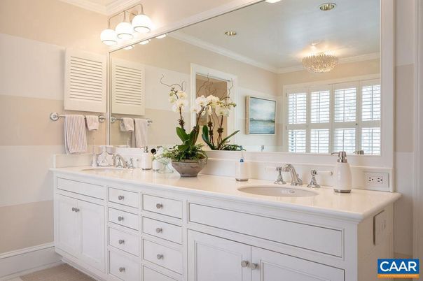 Bathroom, Dual Sink Vanities, Interior, Recessed Lighting