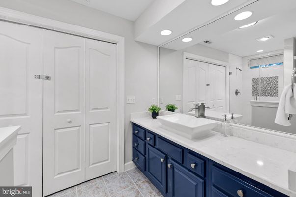 Bathroom, Dual Sink Vanities, Interior, Recessed Lighting