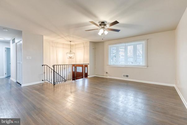 Empty room, Interior, Pendant Lights, Wood Texture Flooring