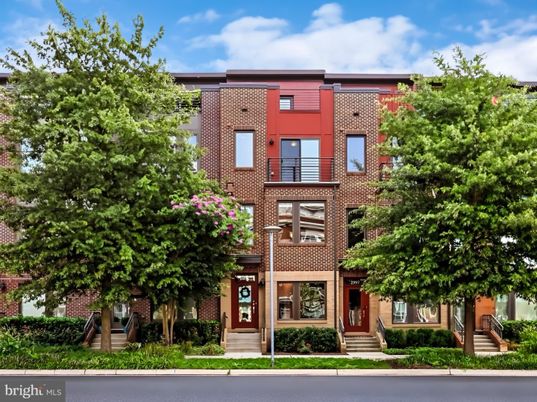 Exterior, Facade, Brick Facade, Rowhouse