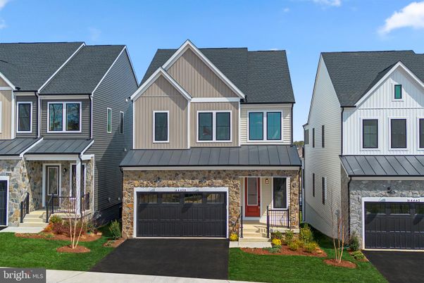 Attached, Exterior, Facade, Farmhouse