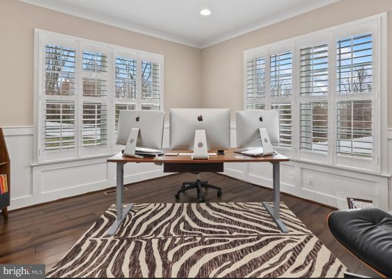 Home Office, Interior, Recessed Lighting, Wood Texture Flooring