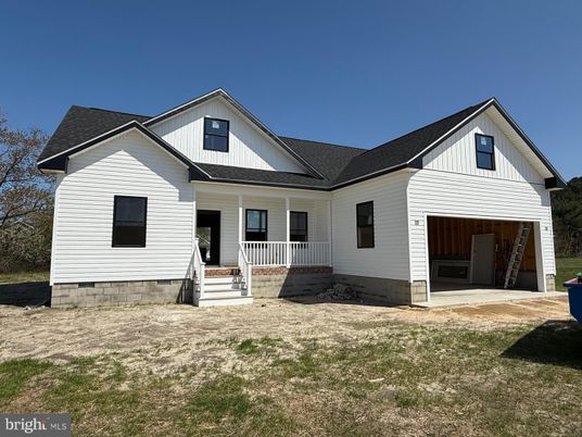 Attached, Exterior, Facade, Farmhouse