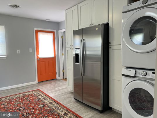 Interior, Kitchen, Utility Closets, Washer, Wood Texture Flooring