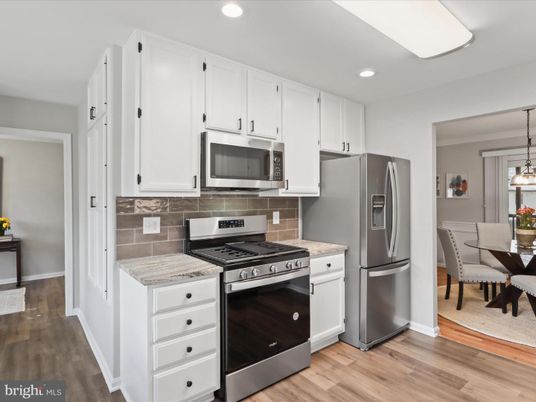 Dining room, Interior, Kitchen, Pendant Lights, Recessed Lighting, Stainless Steel Appliances, Wood Texture Flooring