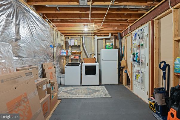 Interior, Washer, Wooden Beams