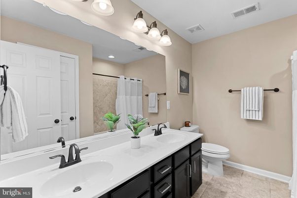 Bathroom, Dual Sink Vanities, Interior, Recessed Lighting