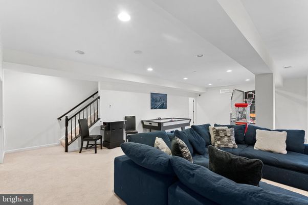 Fitness Equipment, Game Room, Interior, Living room, Recessed Lighting
