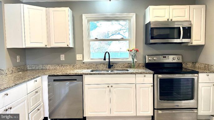 Interior, Kitchen, Stainless Steel Appliances