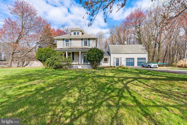 Attached, Backyard, Exterior, Facade, American Foursquare