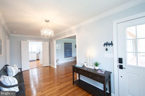 Chandelier, Empty room, Interior, Wood Texture Flooring