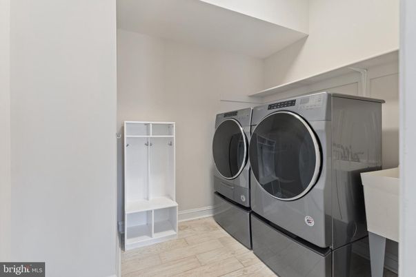 Interior, Washer, Wood Texture Flooring