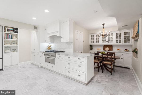 Chandelier, Dining room, Interior, Kitchen, Marble, Recessed Lighting