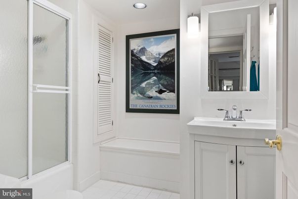 Bathroom, Interior, Recessed Lighting